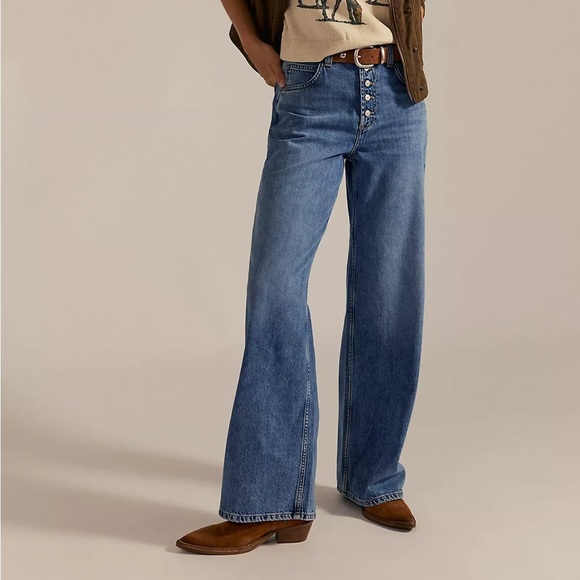 Free People Nia Boyfriend Jeans in Friday - Picture 1 of 4